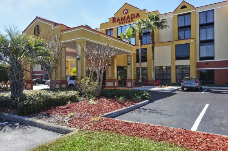 Ramada By Wyndham Suites Orlando Airport- Free Airport Shuttle Екстер'єр фото